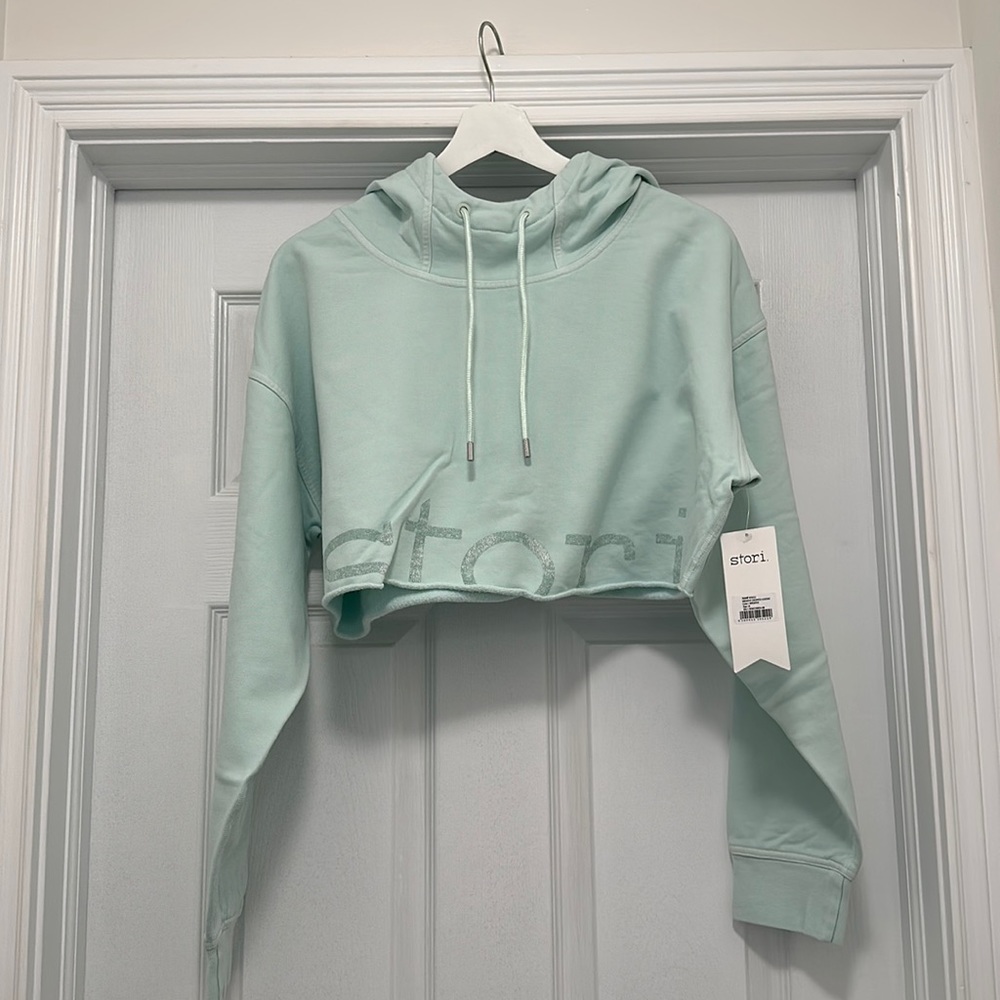 stori. Breathe cropped hoodie